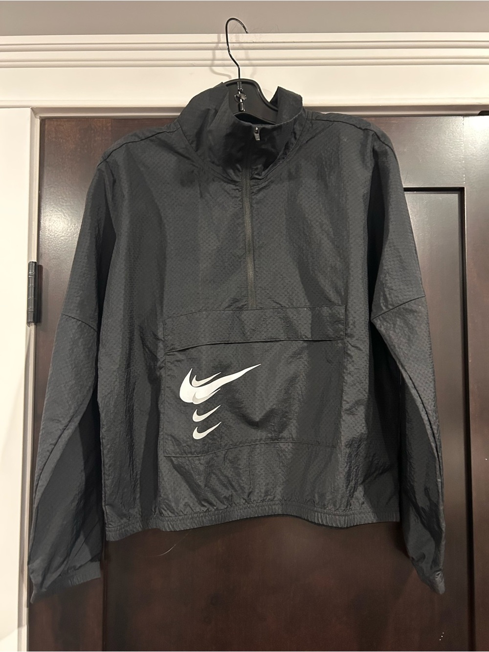 Nike Size Medium Women's Swoosh 1/2 Zip Running Jacket